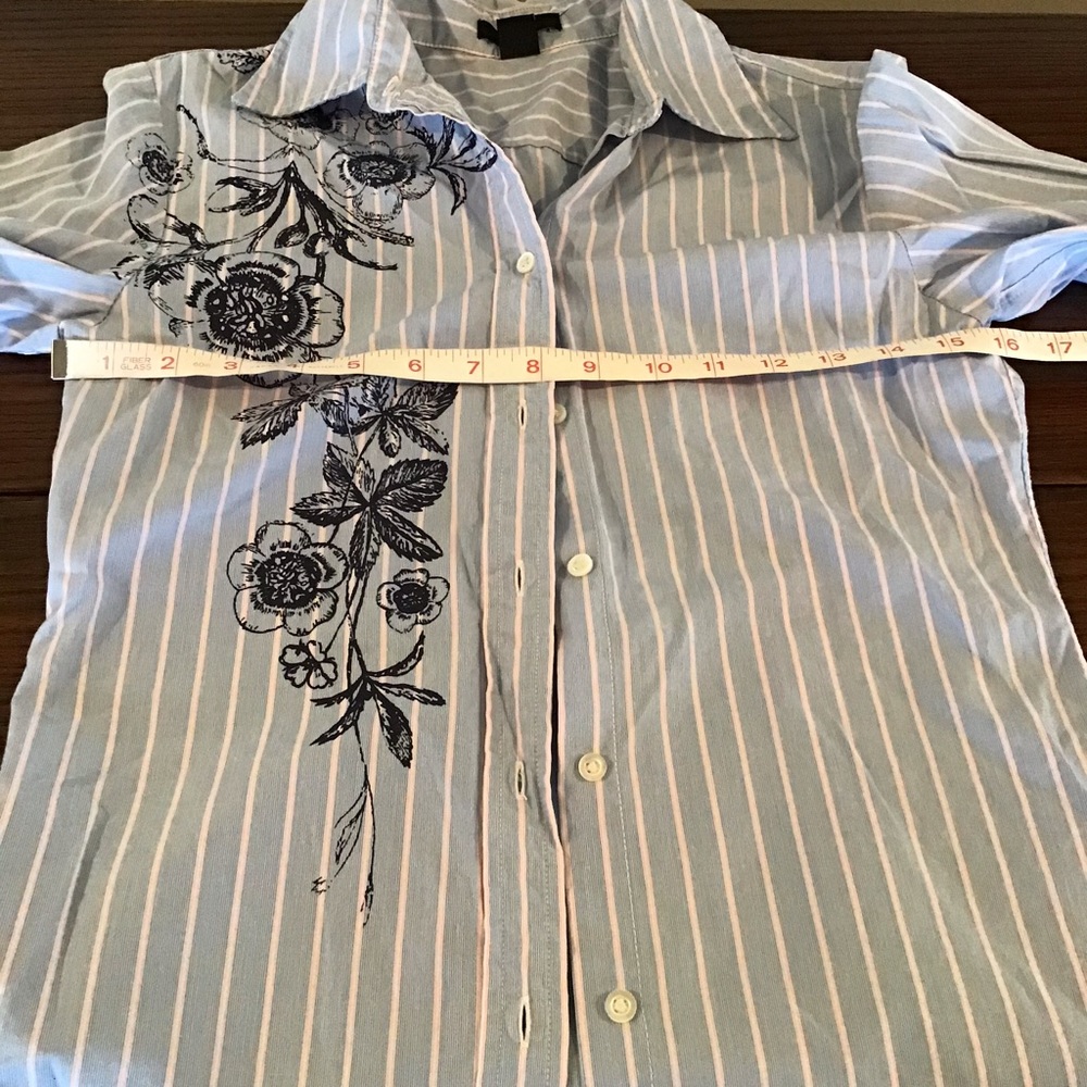 GAP Blouse Shirt Button Down fitted 0 Floral Accent - Picture 7 of 8